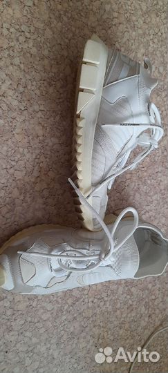 Кроссовки женские