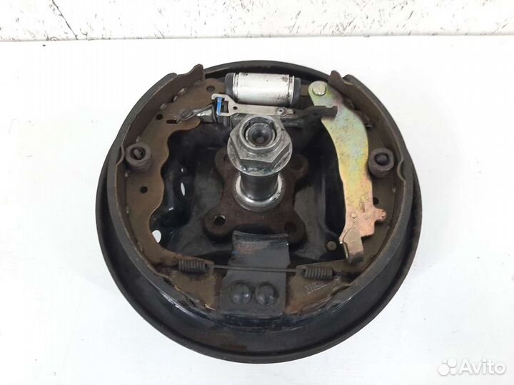 Цапфа задняя левая Nissan Almera G15