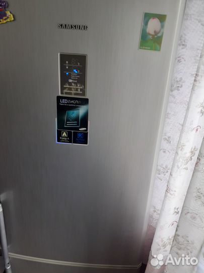 Продам холодильник Samsung 2016 год