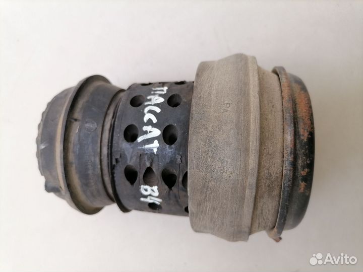 Опора двигателя Volkswagen Passat (B4) 1994-1996