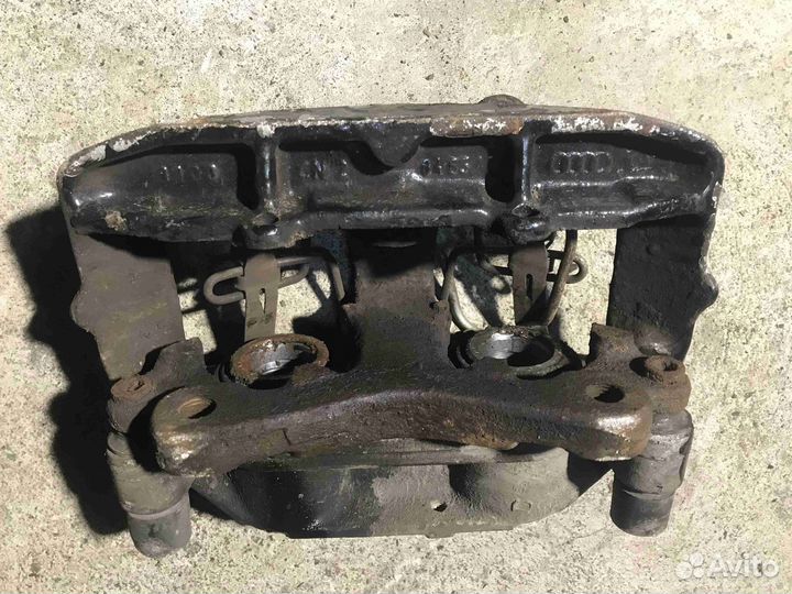 Суппорт передний левый Audi S8 D2