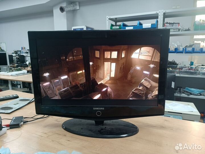 Телевизор Samsung 32 дюйма или 81 см