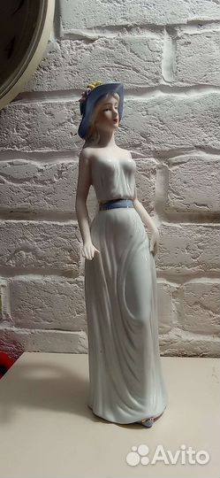 Фарфоровые статуэтки