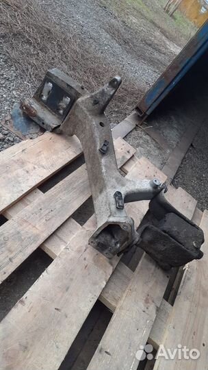 Продам кронштейн бампера Рено Премиум правый