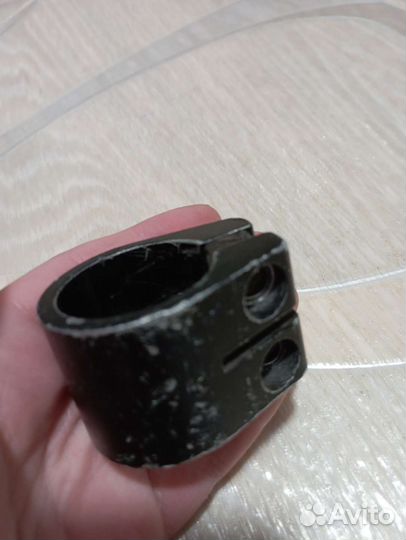 Зажим для трюкового самоката