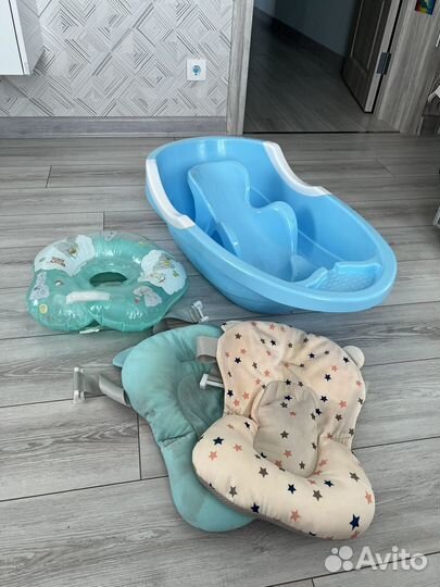 Ванна с подушкой и горкой