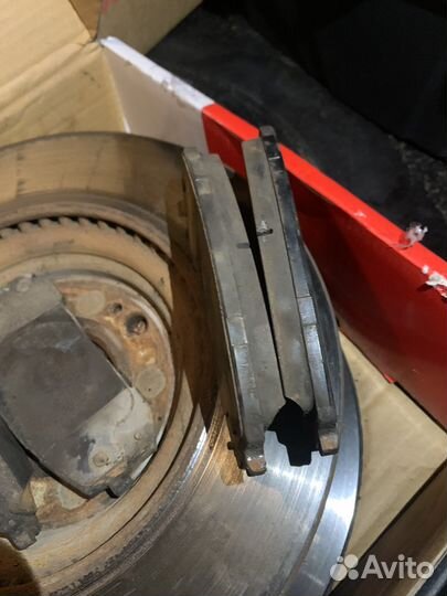 Комплект.Тормозные диски и колодки передние