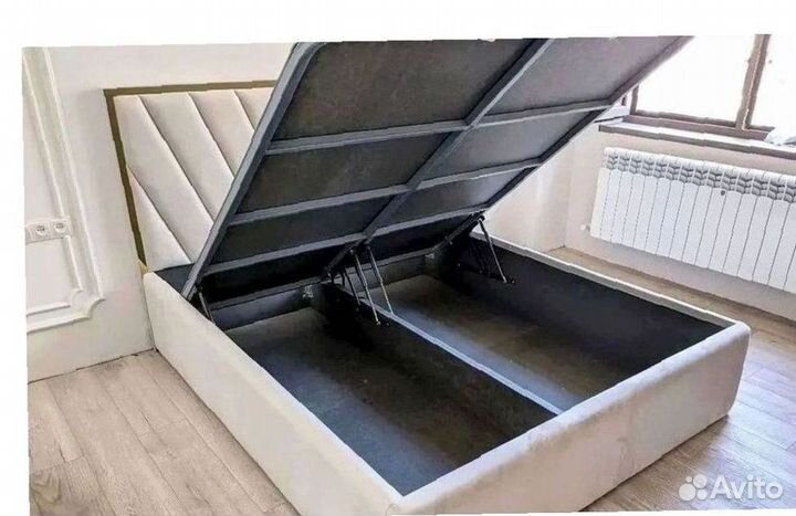 Кровать двуспальная с мягким изголовьем