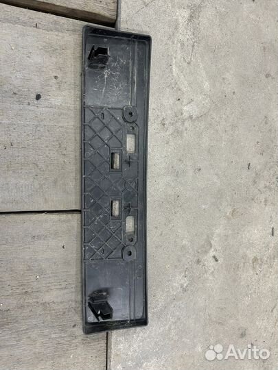 Площадка номерного знака Lexus Lx