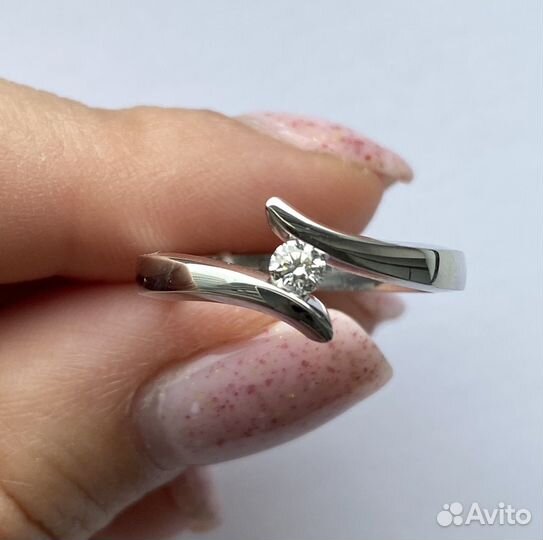 Кольцо золотое с бриллиантом 750 пробы