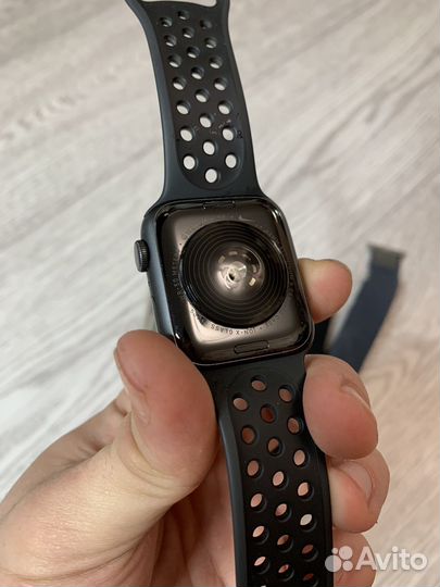 Часы apple watch Se 44 mm nike