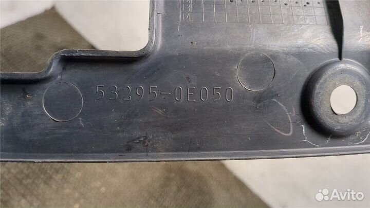 Накладка замка капота Toyota Highlander 2, 2013