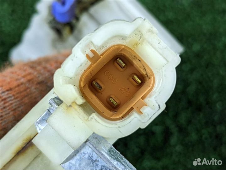 Замок двери передней левой Nissan X-Trail T30 2003