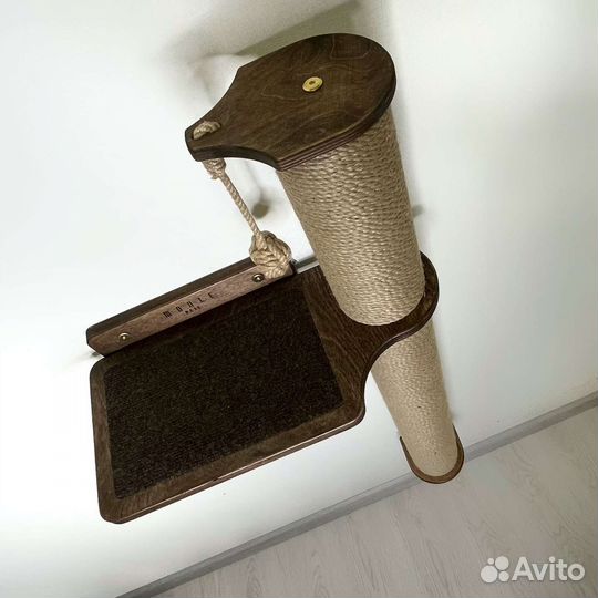 Когтеточка 100см с полкой и игрушкой Moule Pets