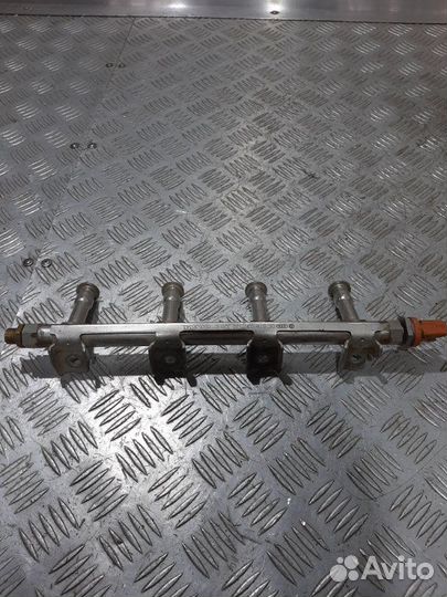 Рампа топливная Skoda Yeti cbza