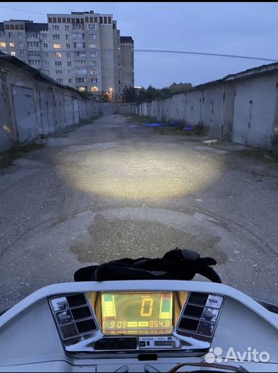 Диодная лампа h4 с линзой на мото