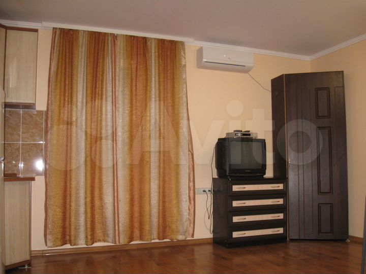 Комната 25 м² в 5-к., 1/2 эт.