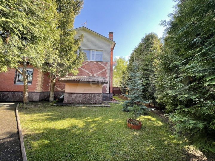 Дом 263,3 м² на участке 3,9 сот.