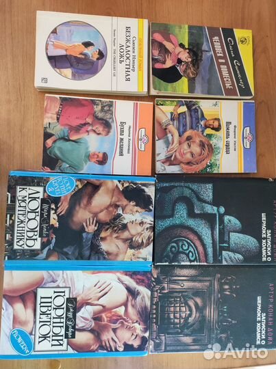 Книги детективы, любовные романы