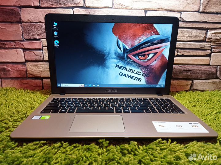 Игровой Asus в идеале Core i3-7020 12Gb SSD MX 110