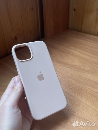 Чехлы на iPhone 13