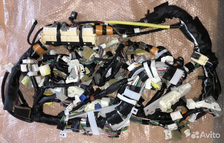 Жгут проводов toyota LC100 1hdfte 8213660176