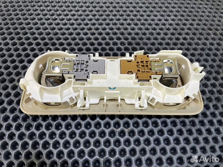 Плафон салона Toyota Venza