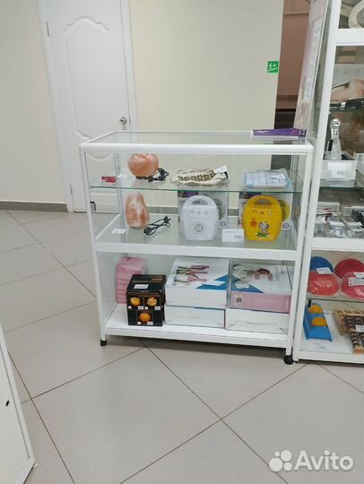 Продам витрины стеллажи