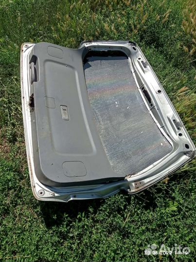 Задняя крышка багажника тойота