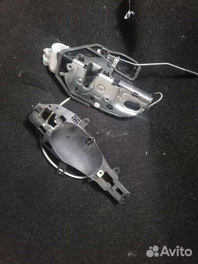 Замок водительской двери tiguan
