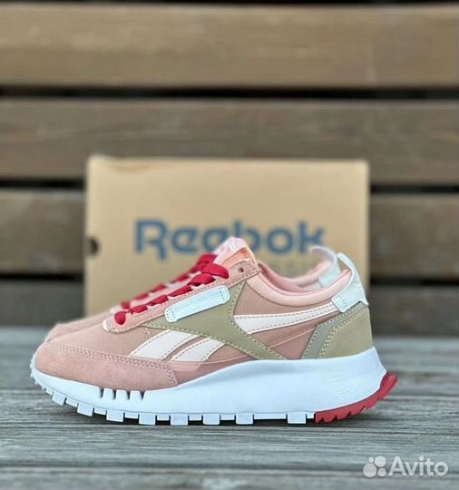 Кроссовки женские Reebok розовые