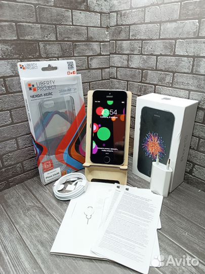 iPhone SE, 32 ГБ