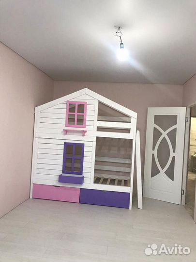 Двухъярусная кровать домик