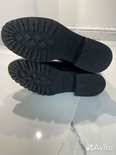 Продам ботинки женские