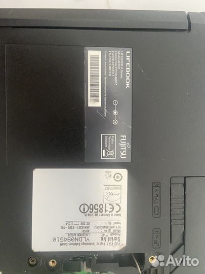 Fujitsu ah531 i5/16 ram/ssd256/hdd320