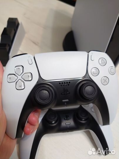PlayStation 5 + 2 геймпада + докстанция + наушники