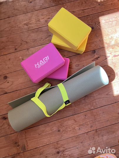 Коврик для йоги и фитнеса и блоки для йоги