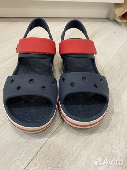 Сандалии crocs j2