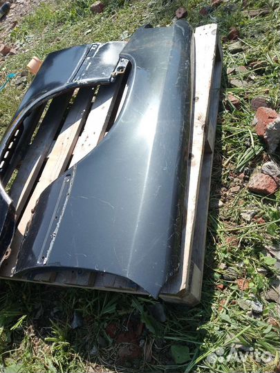 Крылья левые оригинал 124 мерседес
