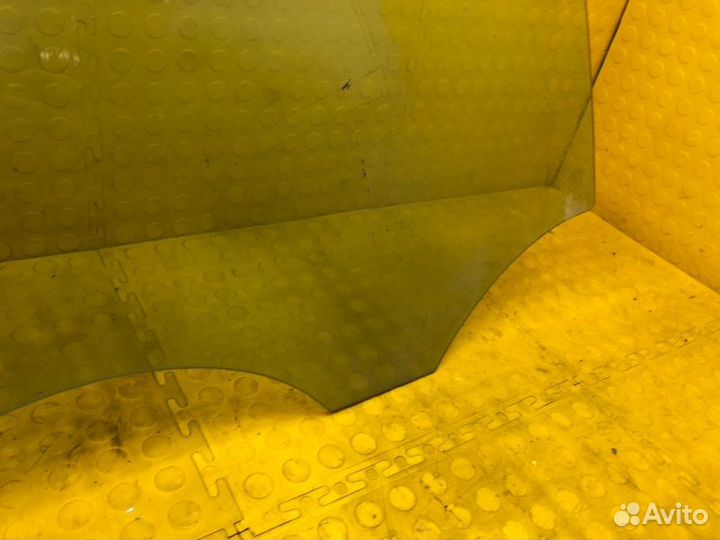 Стекло двери переднее правое Volkswagen Polo