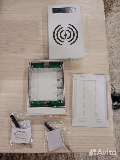 Повербанк с беспроводной зарядкой