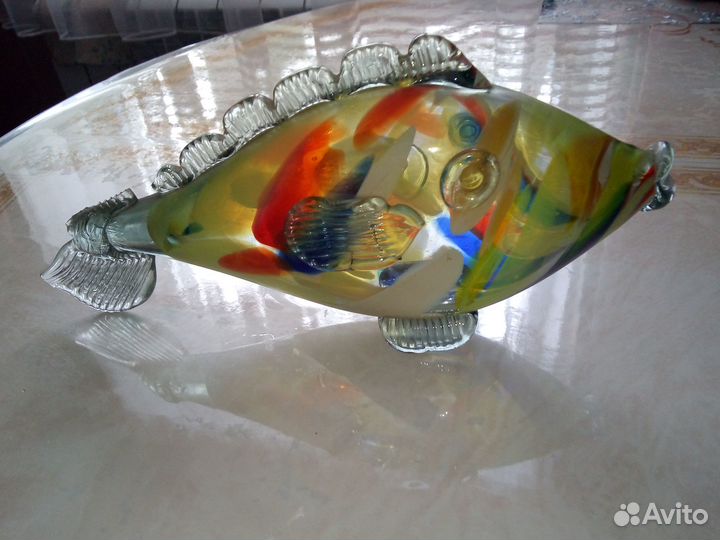 Статуэтка (фарфор, цветное стекло) под реставрацию