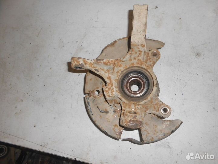 Кулак поворотный передний левый (Nissan Almera)