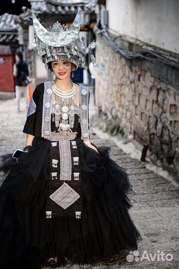 Великолепные черные платья и свадебные наряды