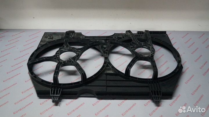 Nissan 21483-1VA0A Диффузор вентиляторов