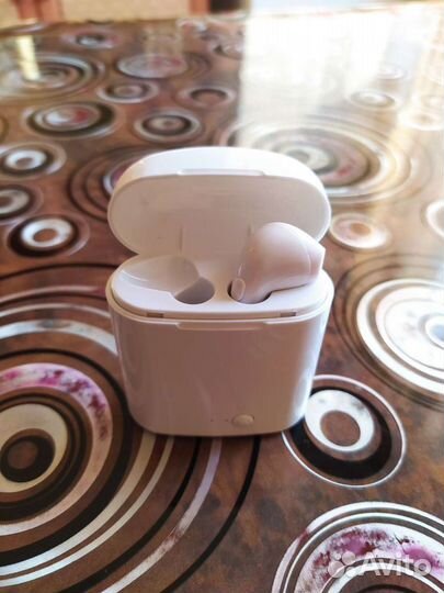 Беспроводной наушник с кейсом