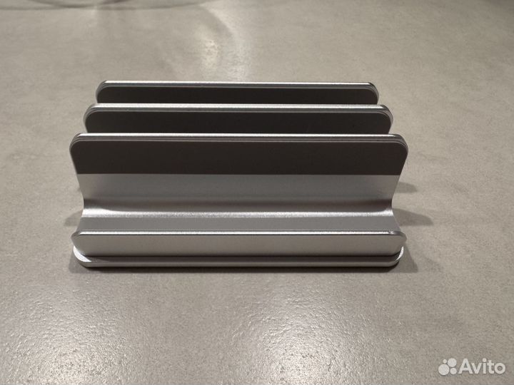 Вертикальная подставка для ноутбука