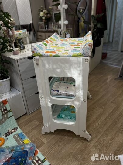 Столик для пеленания с подставкой для ванночки