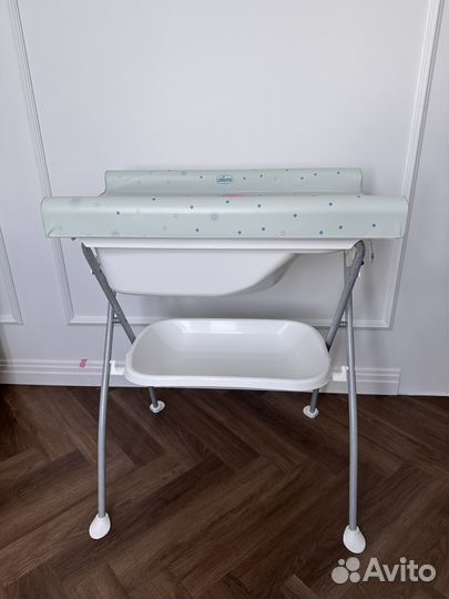 Ванночка на подставке с пеленальным столом chicco