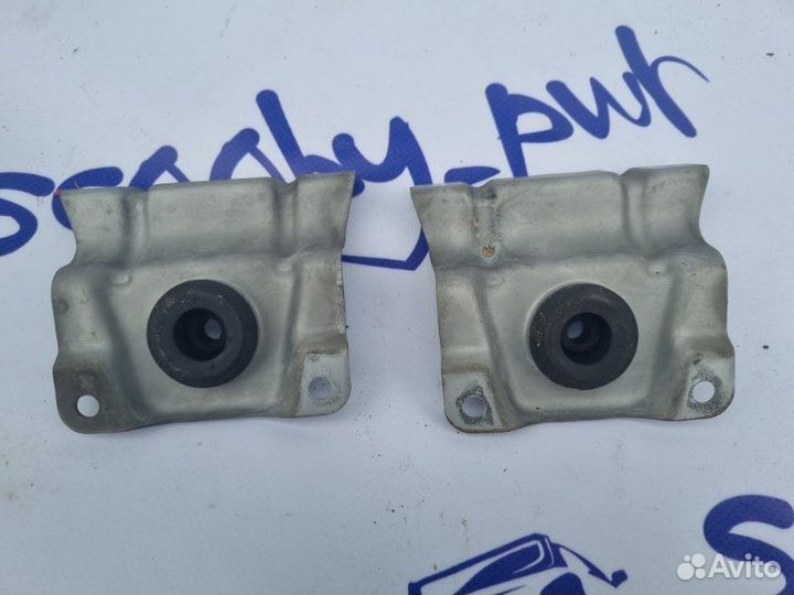 Крепление радиатора переднее Subaru Impreza GD